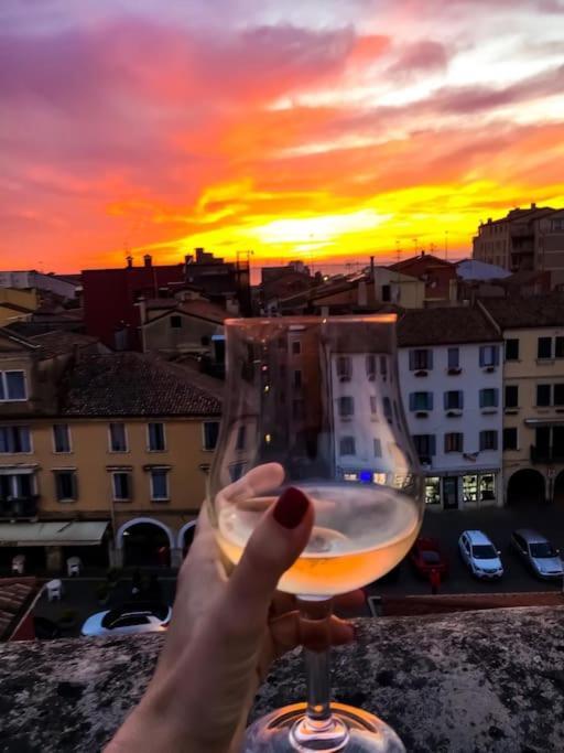 Apartment With Terrace In Chioggia'S Main Square Luaran gambar